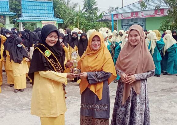 Siswi MAN 1 Selatpanjang Raih Juara II Duta Genre se Kepulauan Meranti