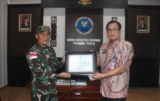 Berperan Berantas Peredaran Narkoba di Perbatasan, BNN Papua Apresiasi Satgas Yonif 126/KC