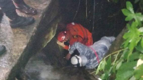 Nekat Terobos Banjir, Pengendara Motor di Bogor Hilang Terseret Arus
