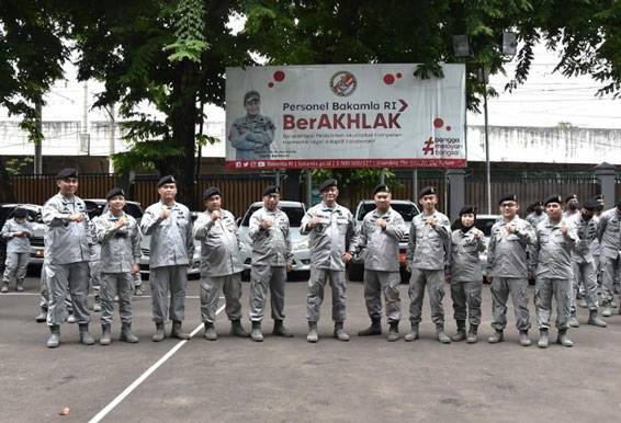 13 Personel Bakamla RI Lakukan Upacara Kenaikan Pangkat