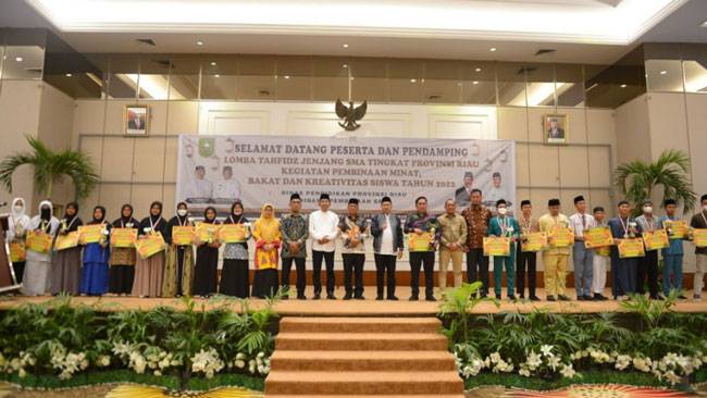 Dita Herwiyananda Juara Umum Tahfidz Quran Tingkat SMA se-Riau