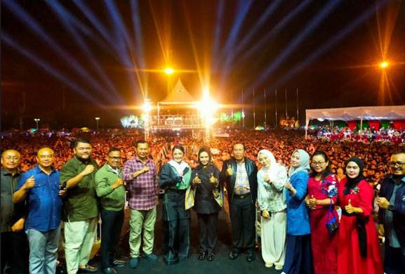 Artis Ibu Kota Hangatkan Penonton di Kabupaten Rokan Hulu Riau
