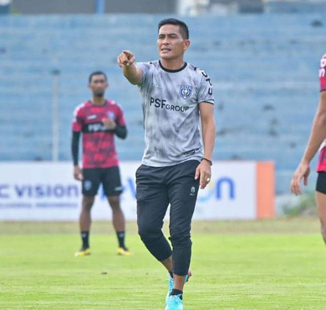 Ini Pelatih Baru PSPS Riau