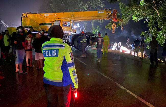 Bawa 45 Penumpang, Bus PT RAPP Masuk Jurang, 1 Tewas