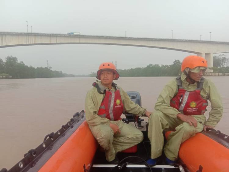 Tim SAR Lakukan Pencarian Hari Kedua Pria Terjun dari Jembatan Maredan