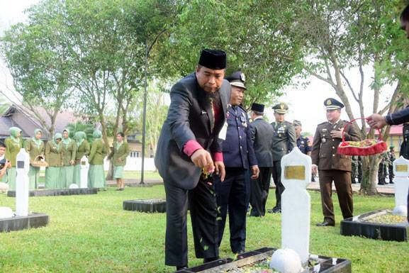 HUT Ke-78 TNI, Kodim 0303 Bengkalis Gelar Apel Kehormatan di TMP Kesuma Kesatria