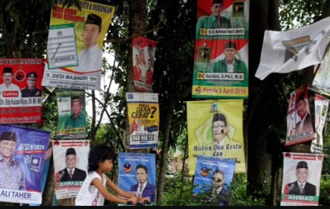 Pemasangan Poster Caleg di Pohon Langgar Perda