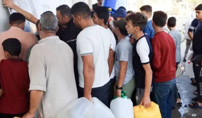 Bertahan Hidup, Warga Gaza Minum Air Laut