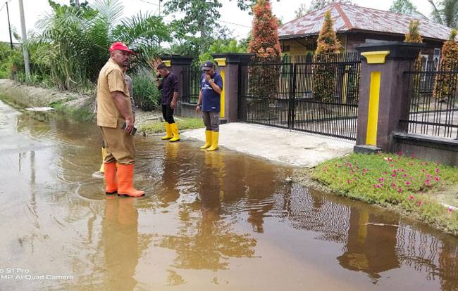 Atasi Banjir di Pelabuhan Baru dan Nelayan, 60 Petugas Diturunkan