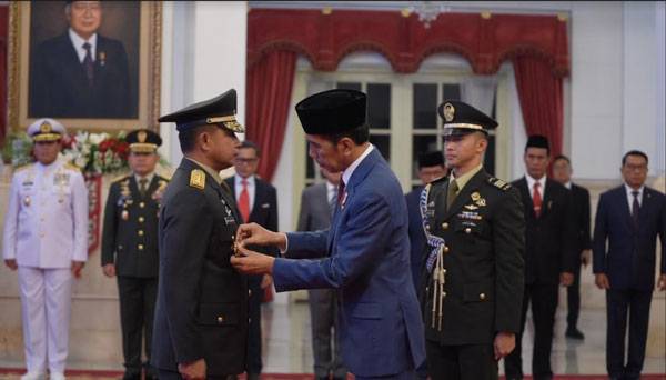 Panglima TNI Menjadi Saksi Suksesi Kepemimpinan TNI AD di Istana Negara