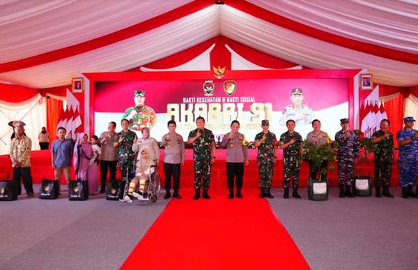 Panglima TNI Hadiri Bhakti Kesehatan dan Bhakti Sosial 32 Tahun Akabri 91 di Malang
