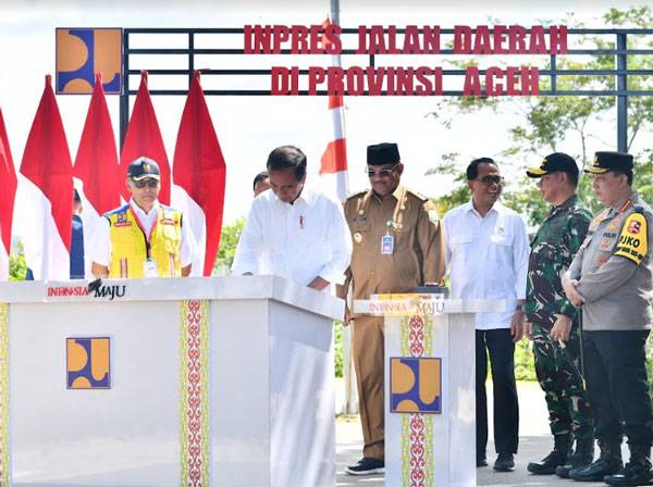 Panglima TNI Dampingi Presiden Jokowi Resmikan Inpres Jalan Daerah di Aceh Besar