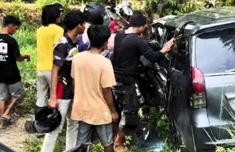 Tabrak Sawit di Bungaraya Siak, Tiga Penumpang Minibus Tewas