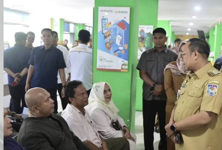 Pj Gubernur Tinjau Samsat Pekanbaru, Pastikan Pelayanan Berjalan Optimal