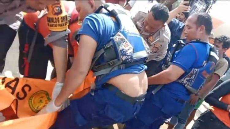 Truk CPO Terperosok ke Sungai, Supir Tewas Tenggelam