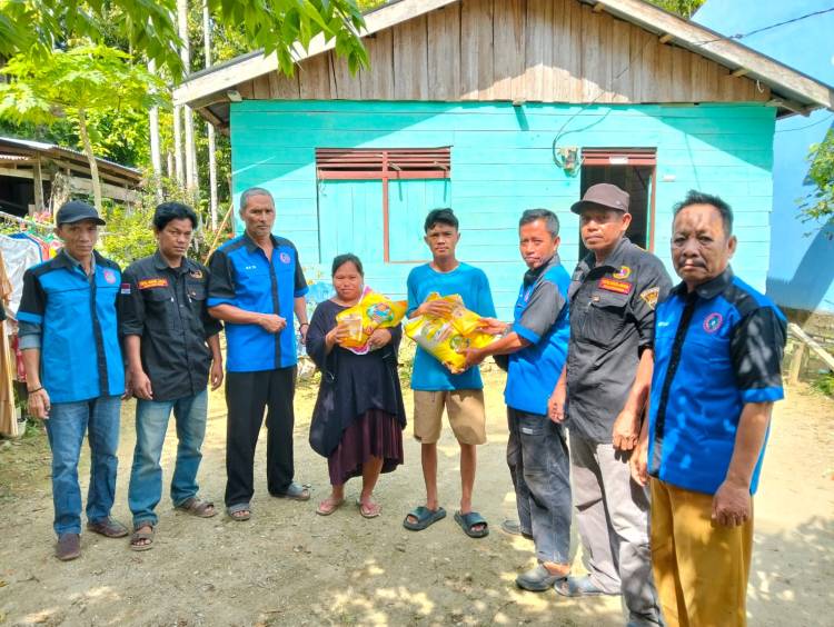 SPTI PT. SAM dan GRIB Jaya Berbagi Sembako kepada Warga Kurang Mampu di Inhil