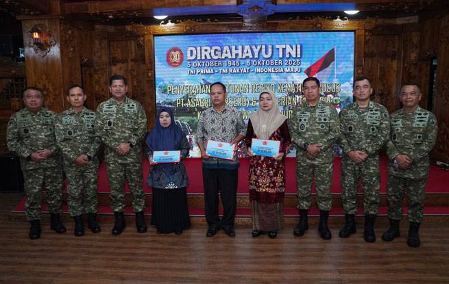 Panglima TNI Serahkan Santunan kepada Ahli Waris Prajurit Gugur Saat Rangkaian HUT ke-80 TNI