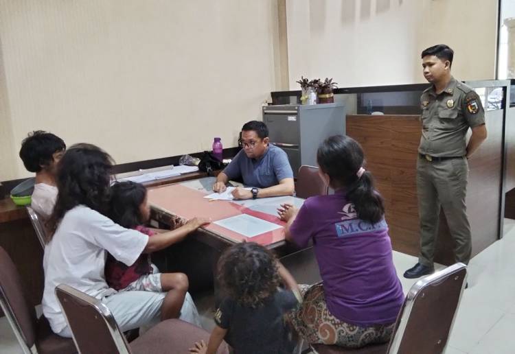 Sekeluarga Mengemis, Ayah Ibu dan Dua Anak di Pekanbaru Diamankan