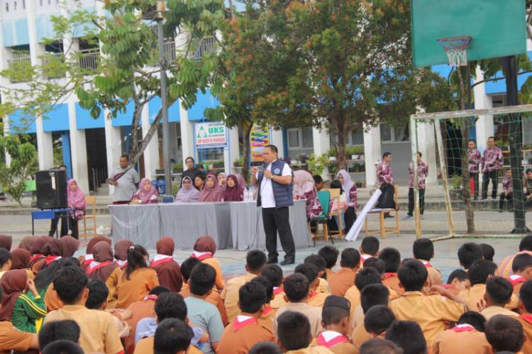 Sosialisasi Bahaya Narkoba di SMPN 45 Pekanbaru, Kombes Wawan Buka Dialog Interaktif dan Deklarasi Bersama Siswa