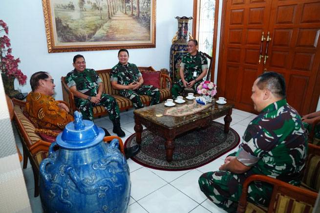 Dansesko TNI Anjangsana Dengan Mantan Panglima TNI Jenderal TNI (Purn) Endriartono Soetarto
