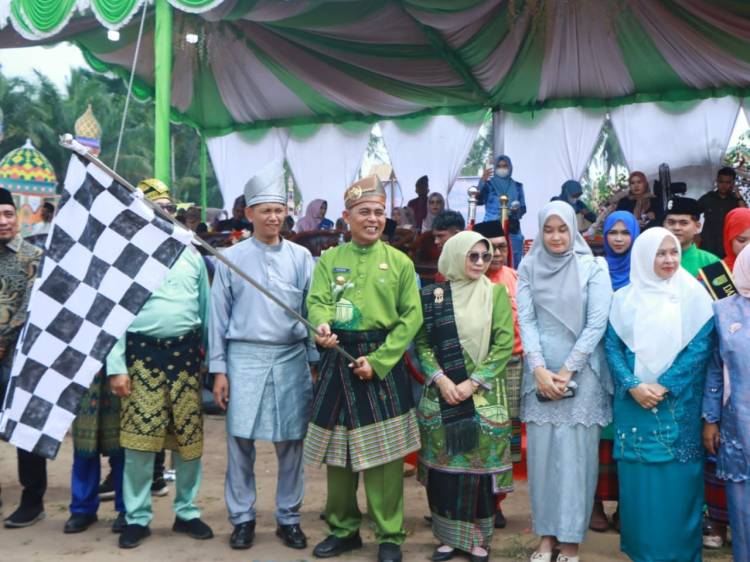 Bupati Herman Lepas Pawai Ta&rsquo;aruf dan Buka Bazar MTQ ke-55 Tingkat Kabupaten Inhil