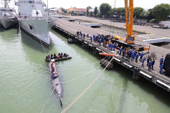 Panglima TNI Dampingi Menhan RI Saksikan Uji Penembakan Torpedo Kapal Selam Otonom Buatan Anak Bangsa
