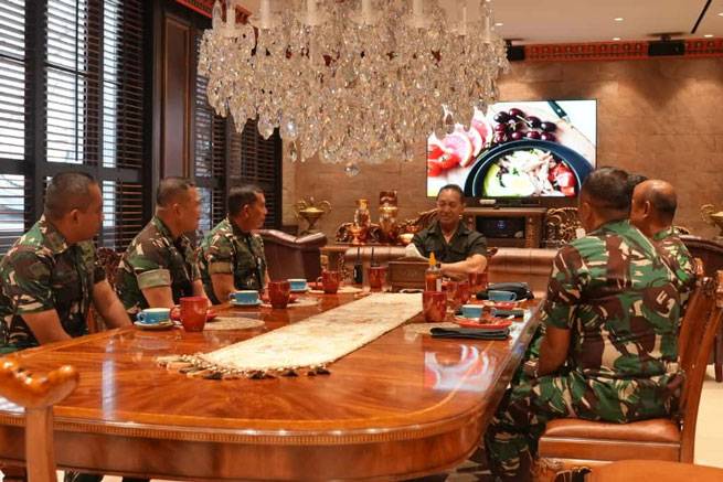 Pangkormar Anjangsana ke Mantan Panglima TNI Jenderal TNI (Purn) Andika Perkasa