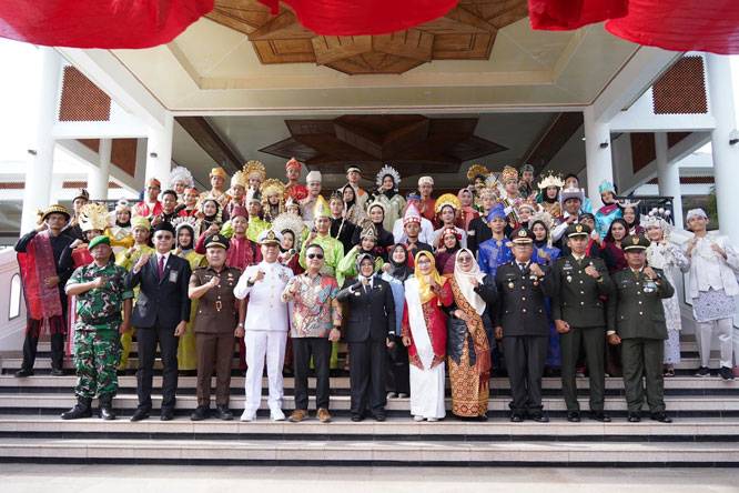 Peringati Hari Sumpah Pemuda ke-97, Bupati Siak Serahkan Penghargaan Pemuda Berprestasi