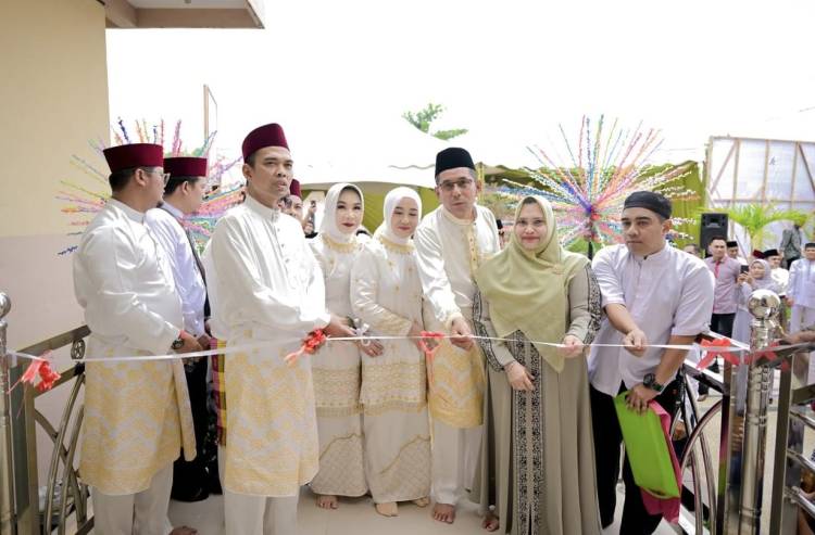 Bupati Kasmarni Dampingi UAS Resmikan Masjid Al Wahhab Zaitun di Bathin Solapan