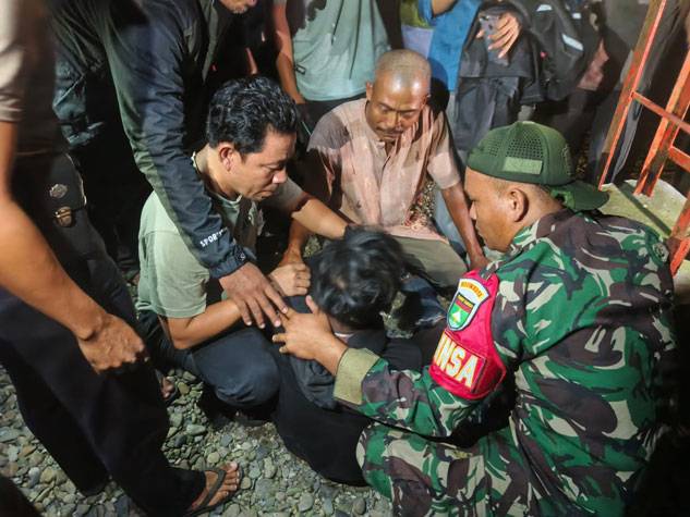 Diputus sang Pacar, Remaja di Rohul Panjat Tower