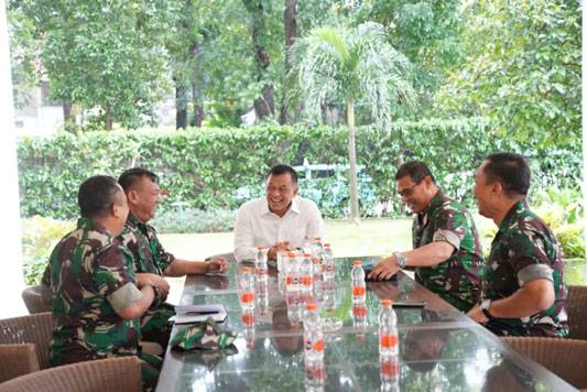 Danpushidrosal Anjangsana ke Kediaman Jenderal TNI (Purn) Gatot Nurmantyo