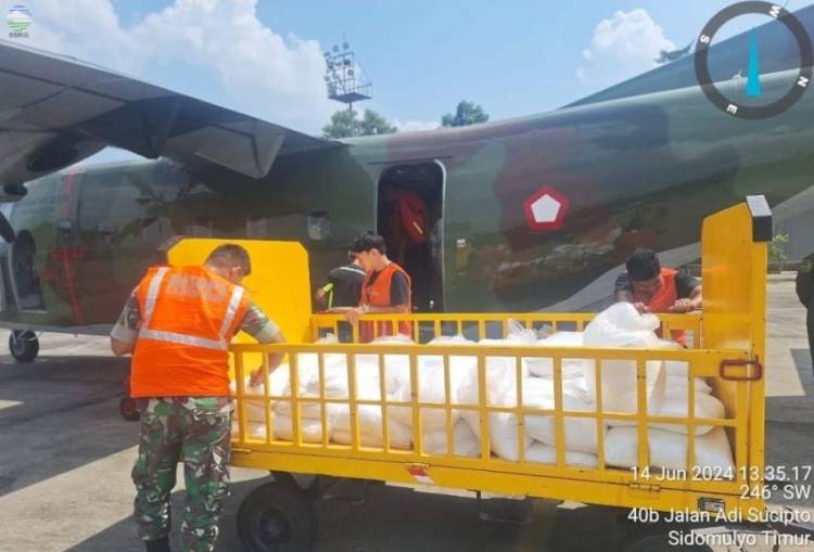 Modifikasi Cuaca Sepanjang Juli-September, 80 Ton Garam Disemai di Langit Riau