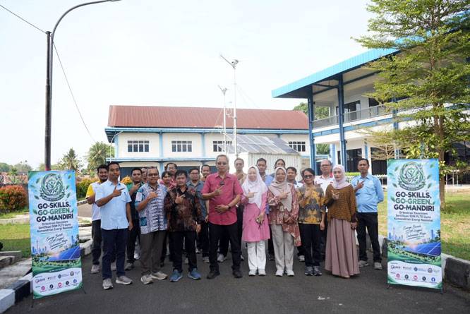 Dukung PLTS 100 GWp, Kemnaker Fasilitasi Sertifikasi 60 Calon Asesor