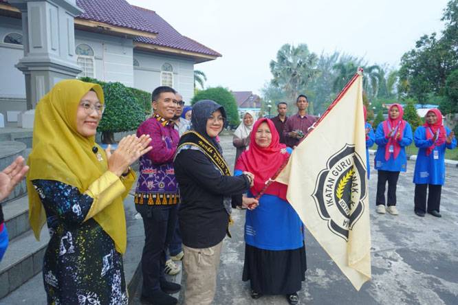 Bupati Afni Lepas Kontingen PORSENI IGTKI ke Kuansing
