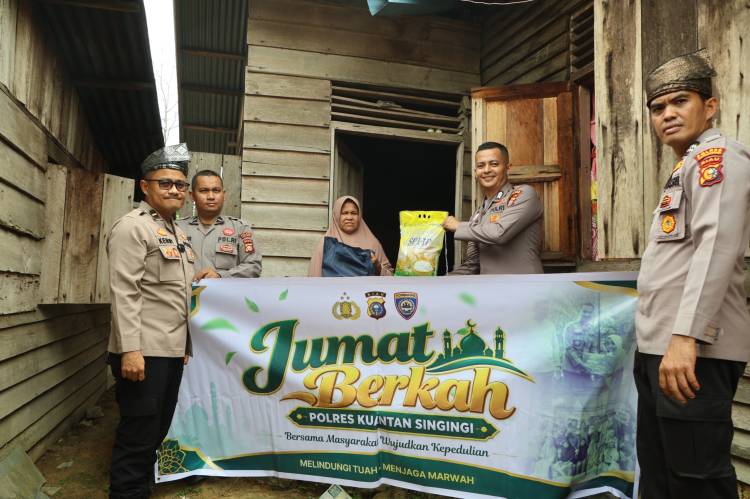 Jumat Barokah, Polres Kuansing Salurkan Sembako kepada Masyarakat
