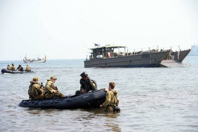 Jelang Demo Pendaratan Amfibi, TNI&ndash;ADF Mantapkan Latihan di Pantai Banongan