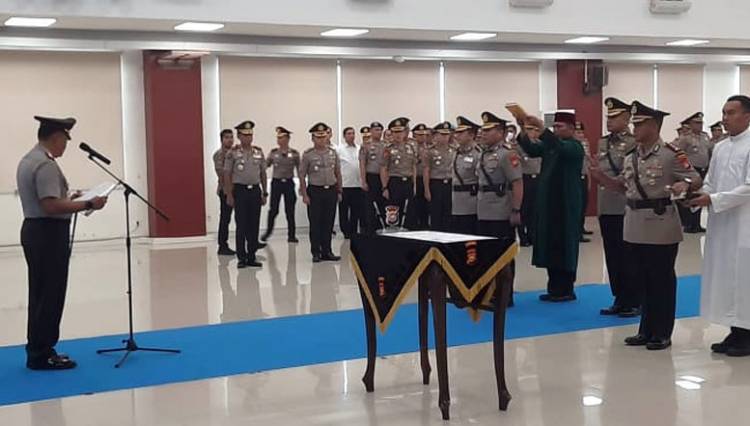 Kapolda Riau Irjen Arman Achdiat Pimpin Sertijab Dirlantas dan Kapolresta Pekanbaru