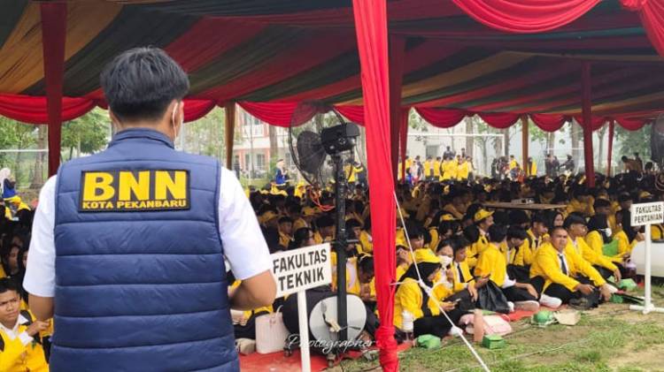 Kepala BNNK Pekanbaru Bekali 2.900 Mahasiswa Baru Unilak tentang Bahaya Narkoba