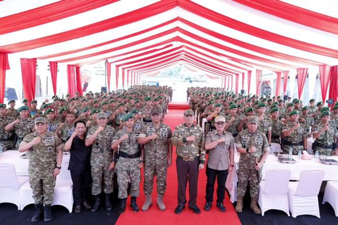 Wapang TNI Bersama Menhan RI Tinjau Kesiapan Yonif TP di Kalimantan Utara