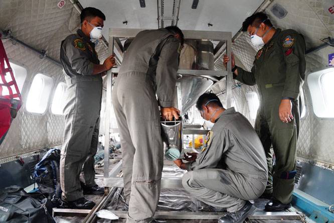 TNI Kerahkan Pesawat Udara Semai Lebih dari 10 Ton Bahan Untuk OMC Atasi Karhutla di Kalimantan