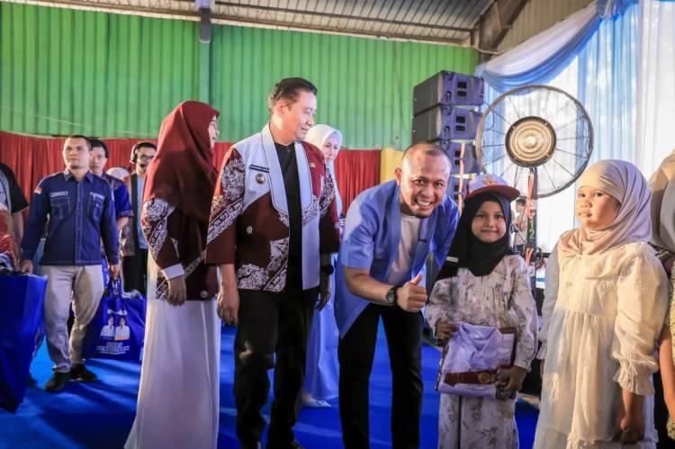 Wako dan Wawako Serahkan 19.900 Seragam Gratis untuk Siswa di Pekanbaru