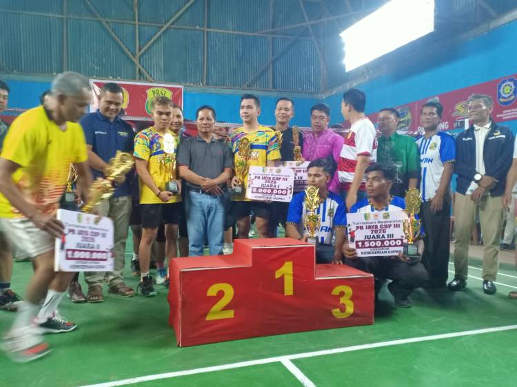 Plt. Bupati Kuansing Mukhlisin Hadiri Malam Final Turnamen Badminton PB Jaya Cup III Kenegerian Kopah