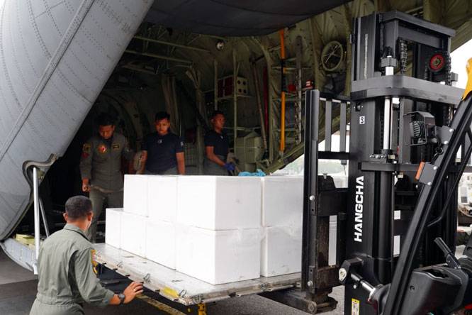 OMC Efektif Hentikan Karhutla, TNI  Kirim 4,6 Ton Dry Ice ke Banjarmasin dan Palembang
