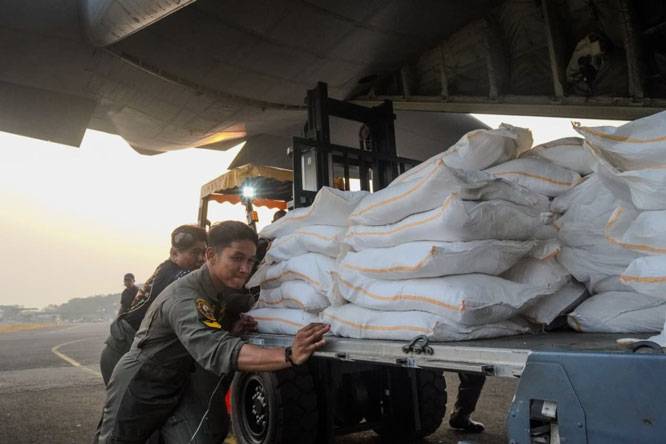 TNI Lanjutkan Operasi Modifikasi Cuaca untuk Menanggulangi Karhutla di Dua Wilayah