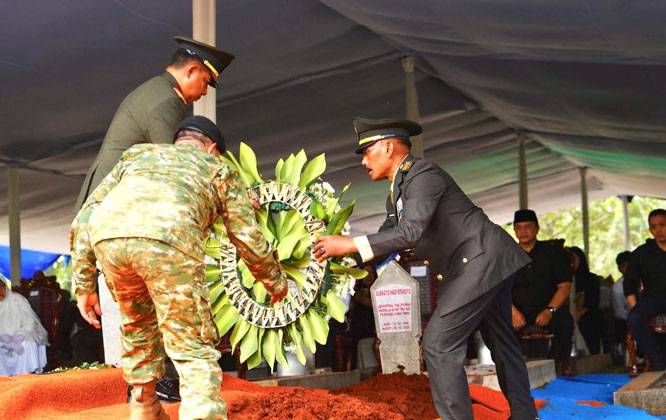 Panglima TNI Pimpin Upacara Pemakaman Alm Jenderal TNI (Purn) Subagyo HS