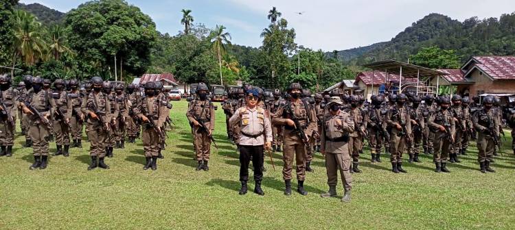 100 Personel Brimobda Riau Diturunkan di Rimbang Baling, Back Up Pemberantasan Illegal Logging