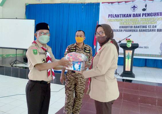 Hj Rinarni Lantik Pengurus Kwarran Rangsang Barat