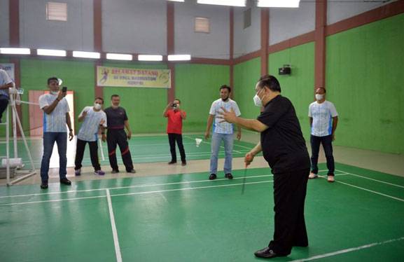 Sempena HUT Korpri Ke-50, Sekdaprov Riau Buka Badminton Cup 2021