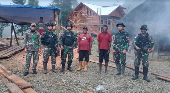 Laksanakan Anjangsana, Satgas Pamrahwan Yonif RK 751/VJS Kunjungi Tokoh Agama