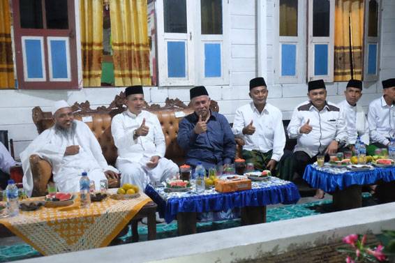 Bupati HM Adil Hadiri Haul Syech Abdul Qodir Jailani di Desa Mengkirau
